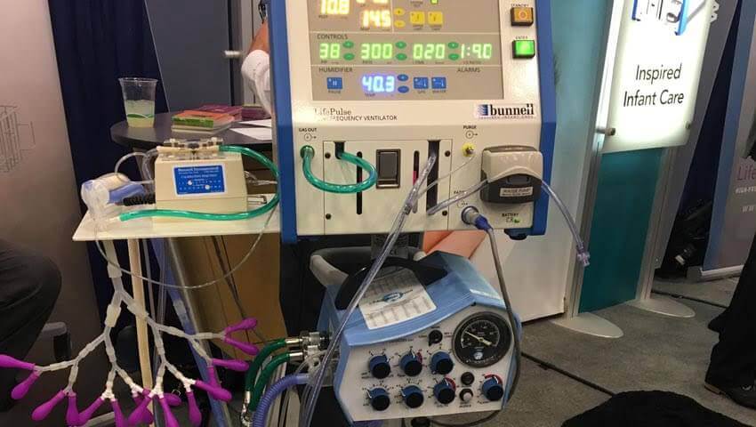 How does the pNeuton mini infant ventilator allow for manual breaths when used with the Bunnell Jet?
